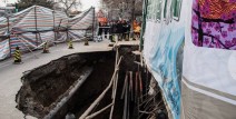 德内大街93号院塌陷事故现场图片 系深挖6层楼高地下室塌房现场
